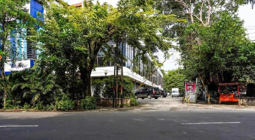 Spot On 90147 Gosepa Ambengan Plaza Hotel Surabaya Exterior photo